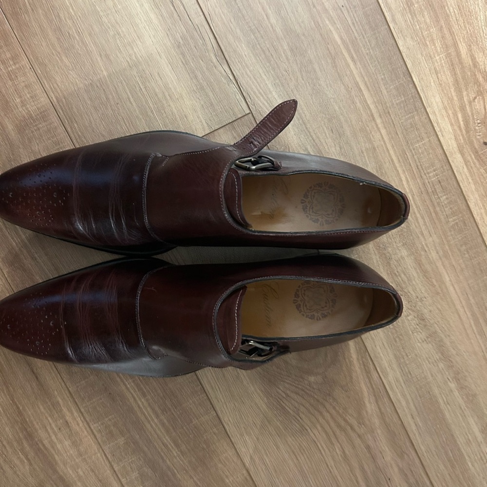 Beautiful Men’s Mezlan shoes Size 9 Burgundy color